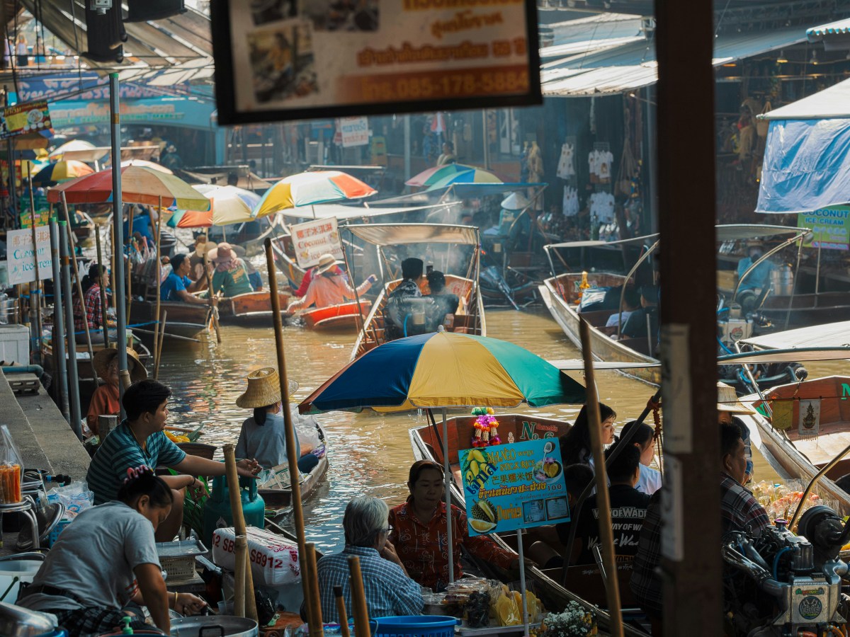 Exploring the Vibrant Floating Markets of&nbsp;Bangkok